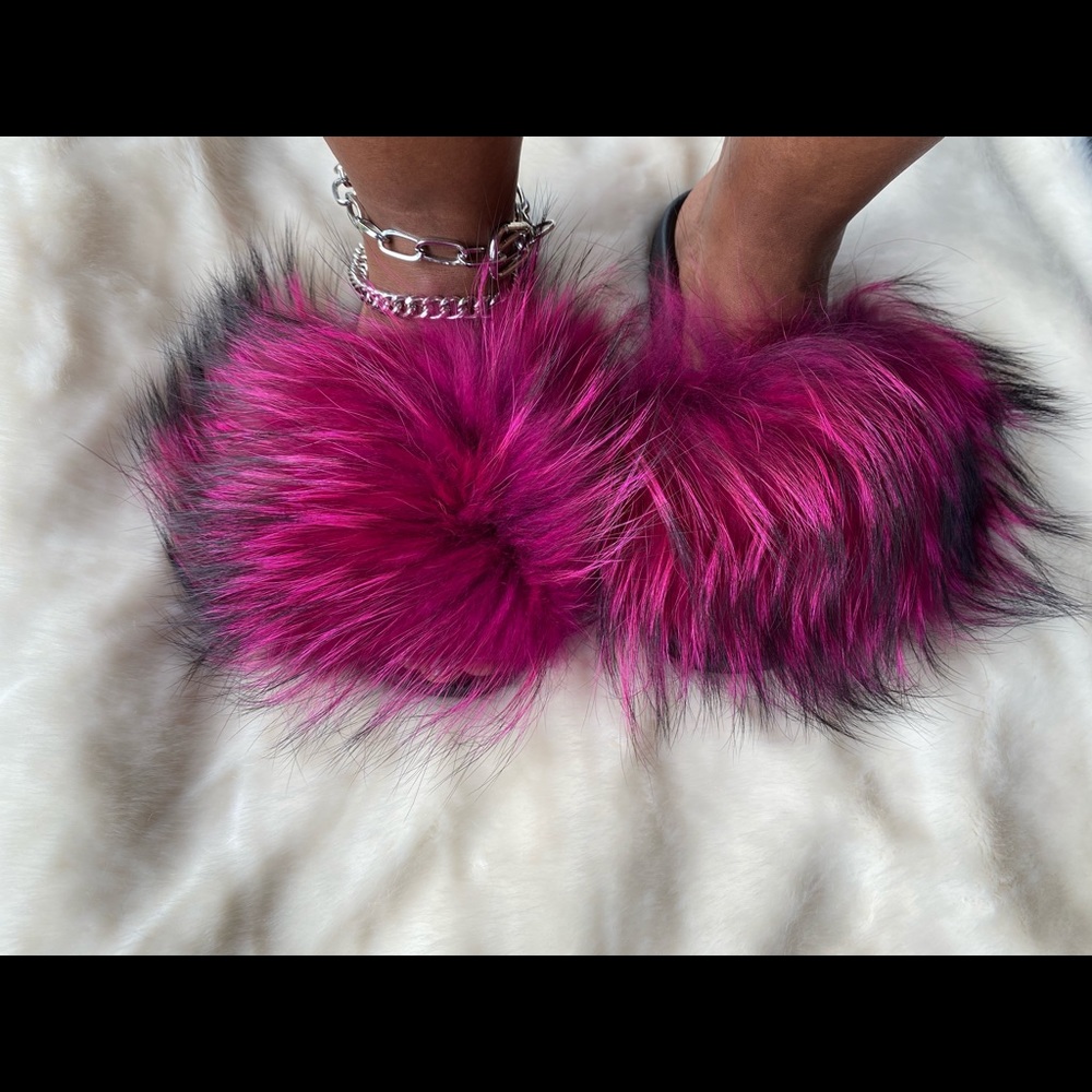 Faux fur slides